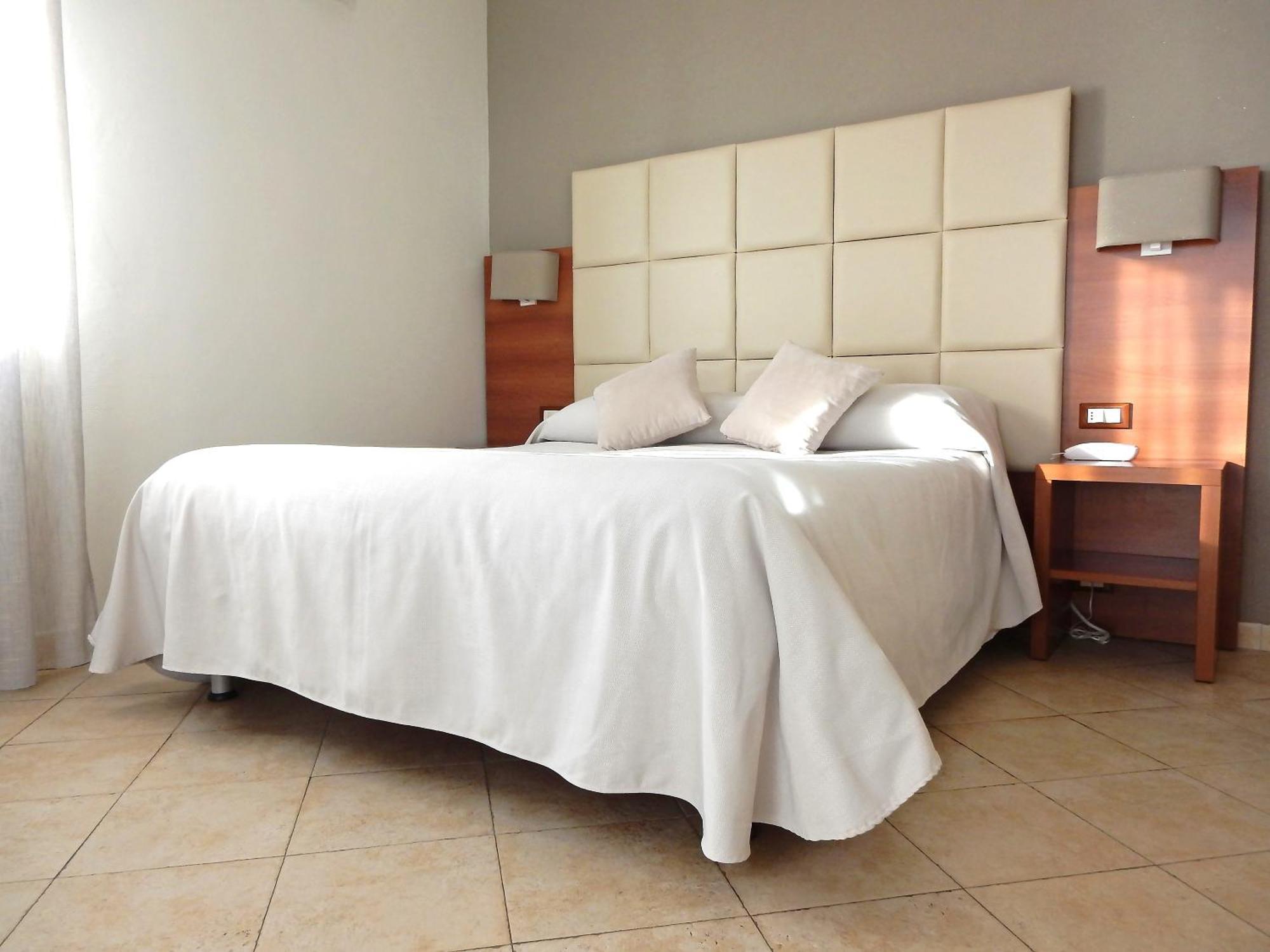 Hotel Kaly Ventimiglia Ngoại thất bức ảnh