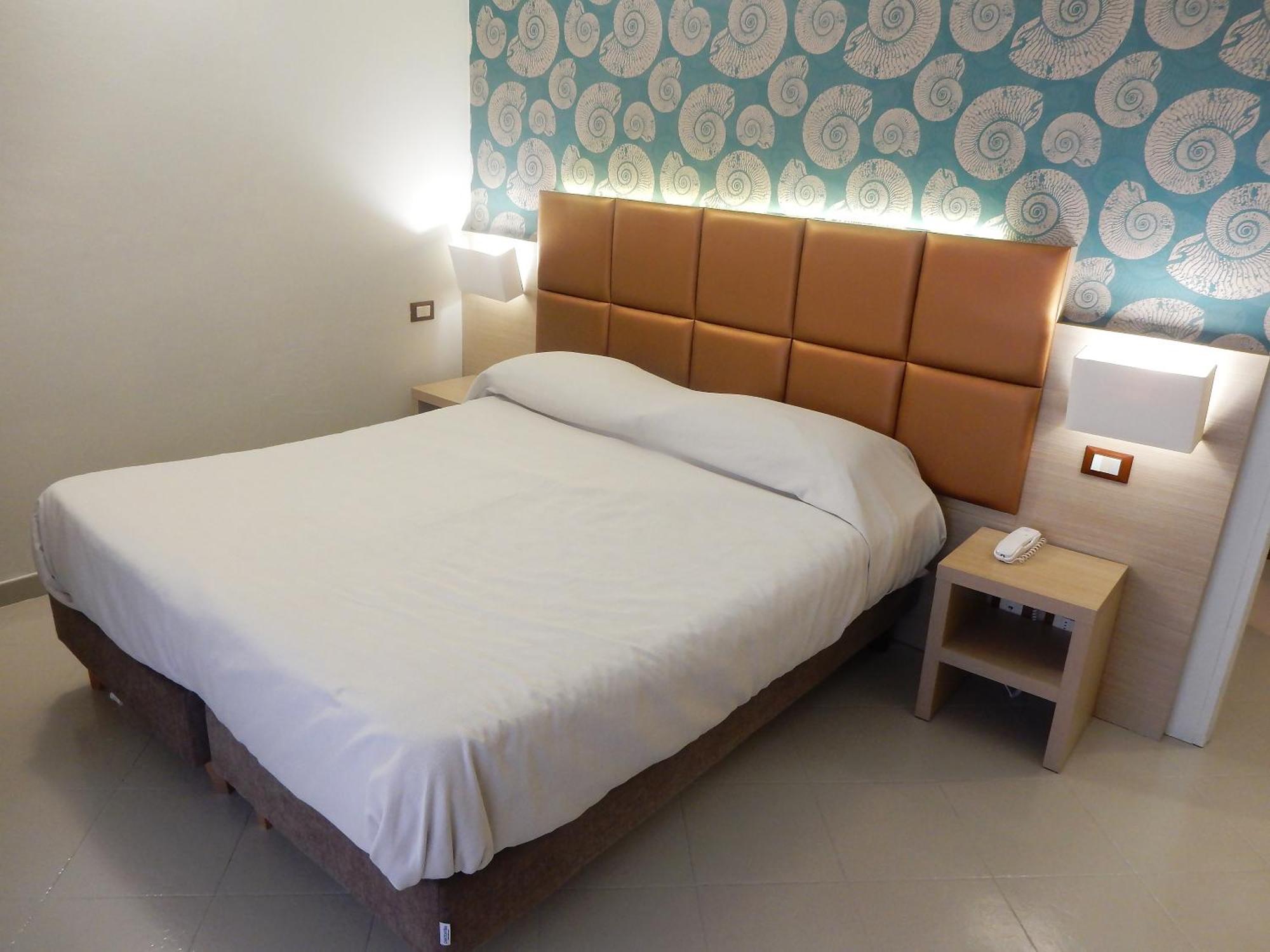 Hotel Kaly Ventimiglia Ngoại thất bức ảnh